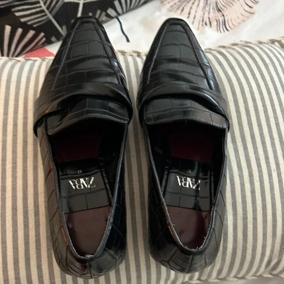 Zara Black Croc-Embossed Leather Slip-On Loafers - Picture 6 of 6
